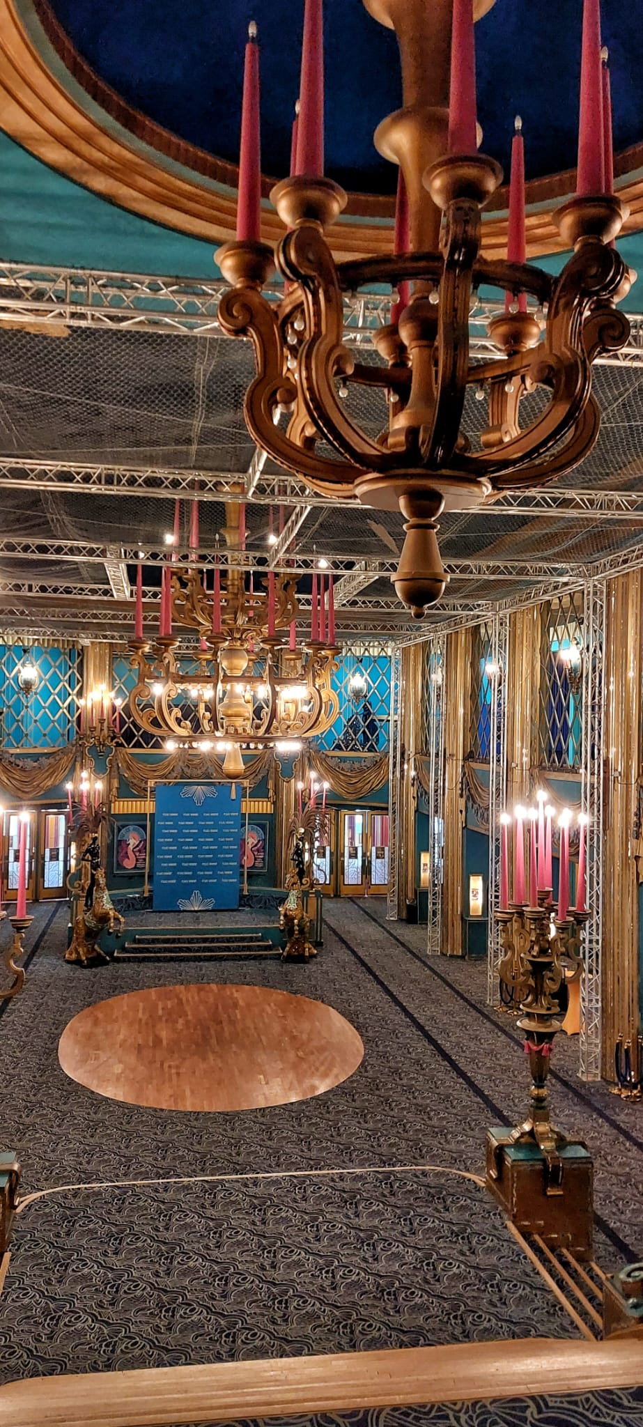 Grand hall d'accueil des Folies Bergère